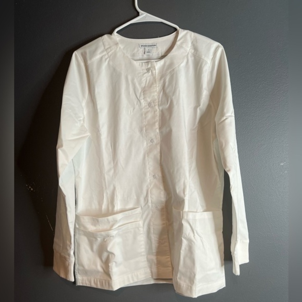 Amazon essentials scrub jacket